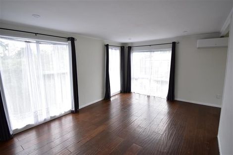 Photo of property in 8 Kelman Road, Kelston, Auckland, 0602