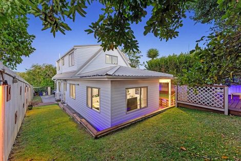 Photo of property in 8a Aplin Place, Birkdale, Auckland, 0626