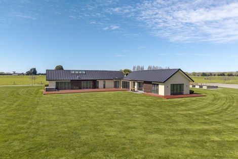 Photo of property in 585 Coutts Island Road, Coutts Island, Christchurch, 7670