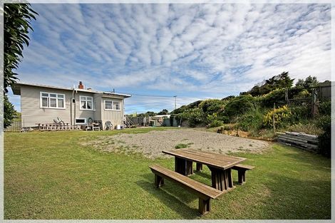 Photo of property in 11 Marine Parade South, Foxton Beach, Foxton, 4815