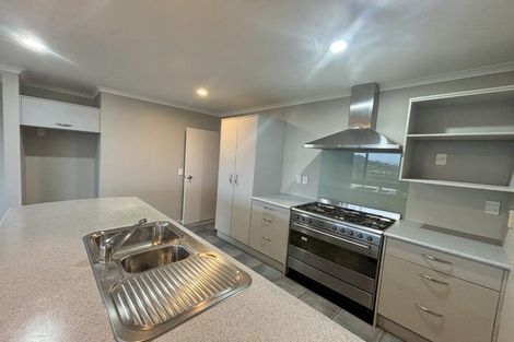 Photo of property in 7 Greenstone Place, Aotea, Porirua, 5024