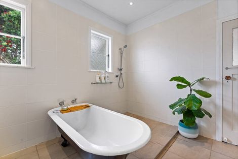 Photo of property in 2 Slater Road, South Head, Helensville, 0874