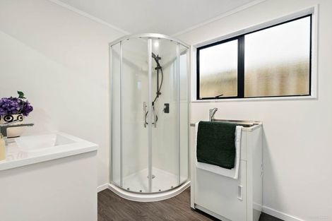 Photo of property in 2/523 Glenfield Road, Glenfield, Auckland, 0629