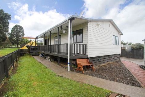 Photo of property in 3a Vela Place, Clarks Beach, 2122