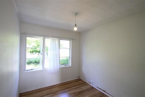 Photo of property in 17 Kirrie Avenue, Te Atatu South, Auckland, 0610