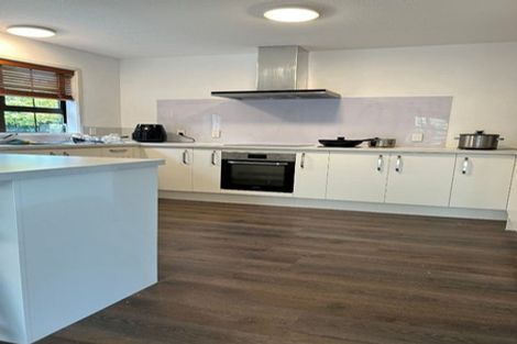 Photo of property in 5 Broadfell Avenue, Avonhead, Christchurch, 8042