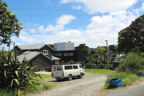 Photo of property in 84 Domain Crescent, Muriwai, Waimauku, 0881