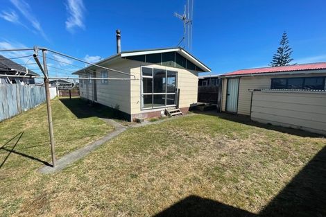 Photo of property in 39 Tongariro Street, Castlecliff, Whanganui, 4501