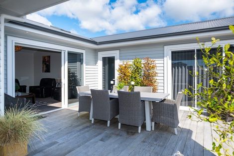 Photo of property in 6 Whittaker Place, Havelock North, 4130