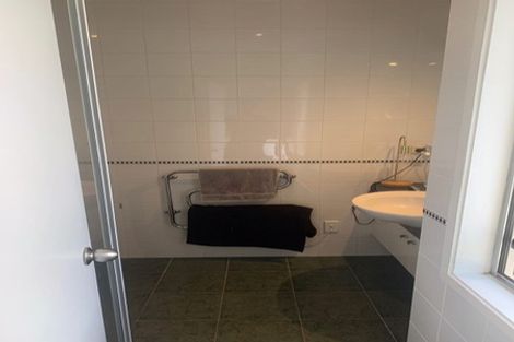 Photo of property in 8a Madeira Lane, Grafton, Auckland, 1023