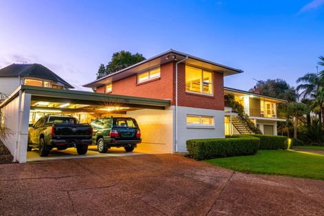 Photo of property in 15 Tudward Glade, Hillcrest, Auckland, 0627