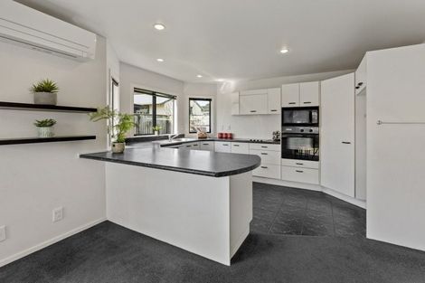 Photo of property in 22 Granville Street, Silverstream, Upper Hutt, 5019