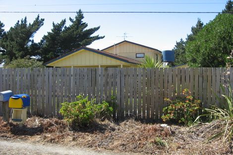 Photo of property in 7 South Crescent, Amberley, 7481