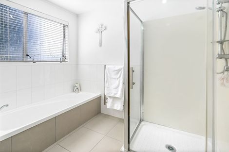 Photo of property in 11 Cottam Grove, Northcross, Auckland, 0632