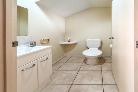 Photo of property in 7/78 Fernhill Way, Oteha, Auckland, 0632