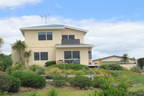 Photo of property in 152 Seaforth Road, Waihi Beach, 3611