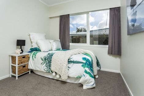 Photo of property in 1/8 Kaipatiki Road, Glenfield, Auckland, 0629