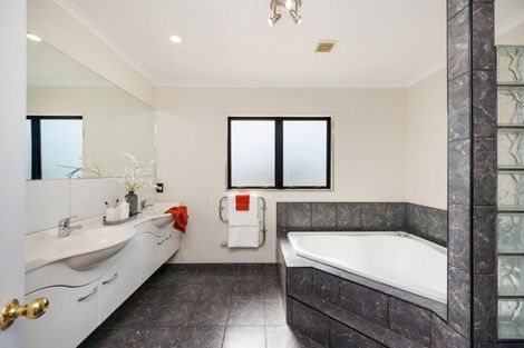 Photo of property in 69 Royal Oak Drive, Kelvin Grove, Palmerston North, 4414