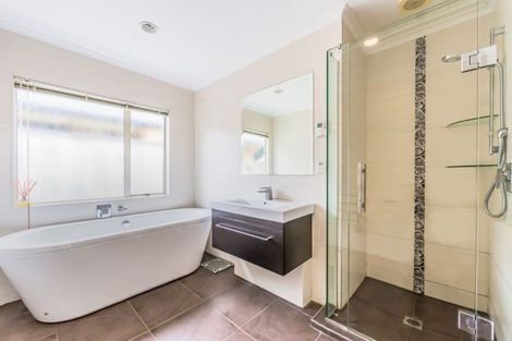 Photo of property in 31 Kate Sheppard Avenue, Torbay, Auckland, 0630