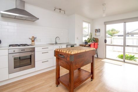 Photo of property in 402 Featherston Street, Palmerston North, 4414