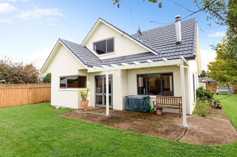 Photo of property in 5 Hastings Place, Hamilton Lake, Hamilton, 3204