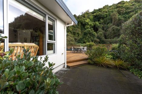 Photo of property in 212 Westchester Drive, Churton Park, Wellington, 6037