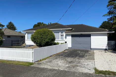Photo of property in 4 Goodson Place, Hawera, 4610