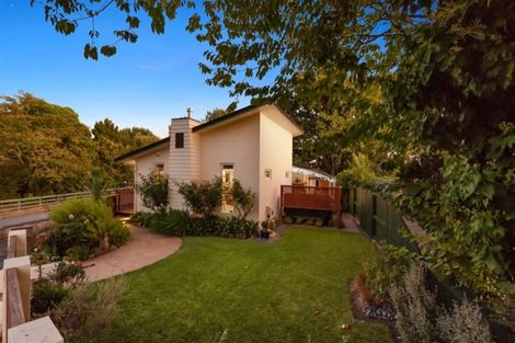 Photo of property in 18 Cranwell Place, Hillcrest, Hamilton, 3216