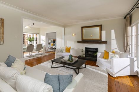 Photo of property in 8 Frieston Road, Milford, Auckland, 0620