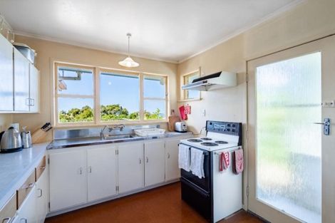 Photo of property in 453 Scenic Drive, Waiatarua, Auckland, 0612