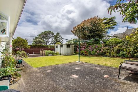 Photo of property in 14 Robert Street, Newlands, Wellington, 6037