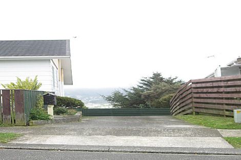 Photo of property in 50b Edgecombe Street, Newlands, Wellington, 6037