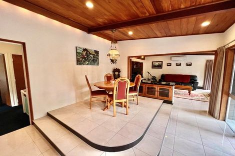 Photo of property in 14 Titirangi Beach Road, Titirangi, Auckland, 0604