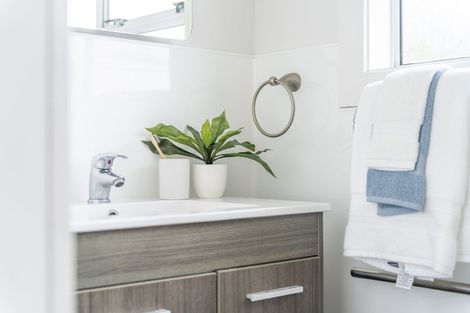 Photo of property in 9 Omega Street, Newlands, Wellington, 6037