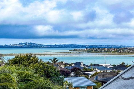 Photo of property in 3 Glucina Avenue, West Harbour, Auckland, 0618