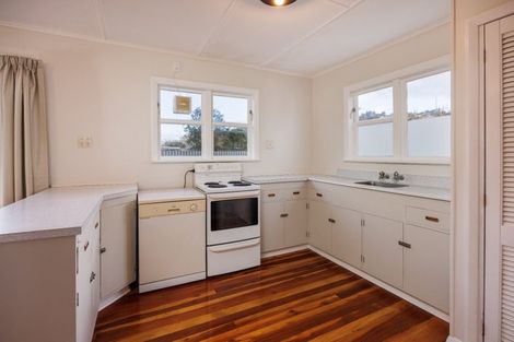 Photo of property in 6 Golf Road, Manor Park, Lower Hutt, 5019