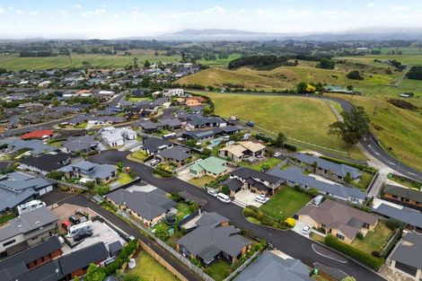 Photo of property in 5 Ruske Place, Grandview Heights, Hamilton, 3200