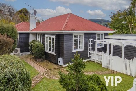 Photo of property in 6 Lyndhurst Road, Tawa, Wellington, 5028