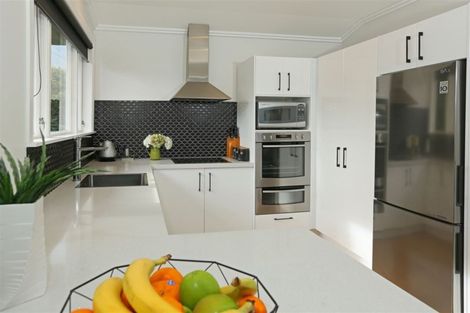 Photo of property in 27 Norcross Avenue, Henderson, Auckland, 0612