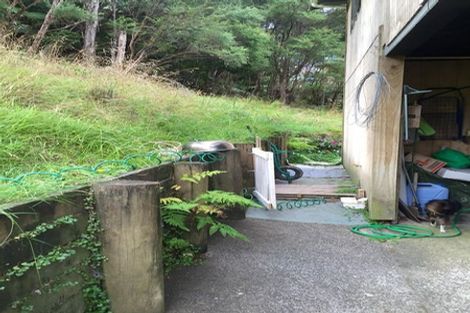 Photo of property in 2 Shirley Road, Parau, Auckland, 0604