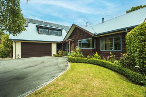 Photo of property in 7-9 Shotover Grove, Waikanae, 5036