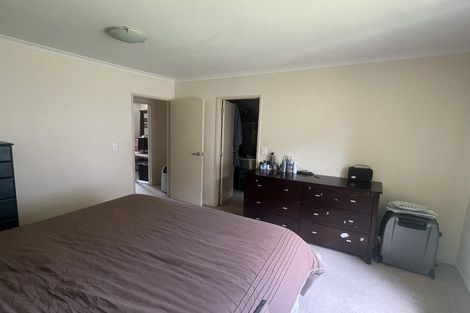 Photo of property in 2 Burton's Drive, Swanson, Auckland, 0614