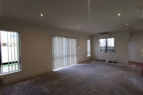 Photo of property in 46 Waimanu Bay Drive, Te Atatu Peninsula, Auckland, 0610
