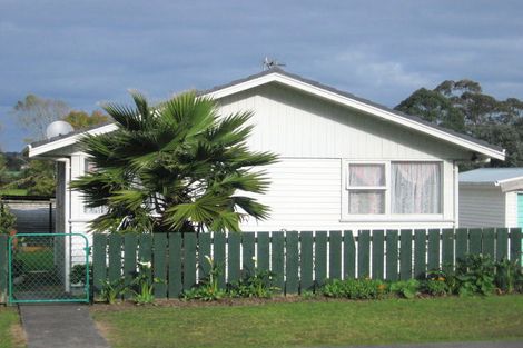 Photo of property in 28 Sunline Avenue, Massey, Auckland, 0614