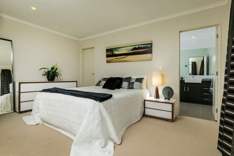 Photo of property in 84 Kittiwake Drive, Schnapper Rock, Auckland, 0632
