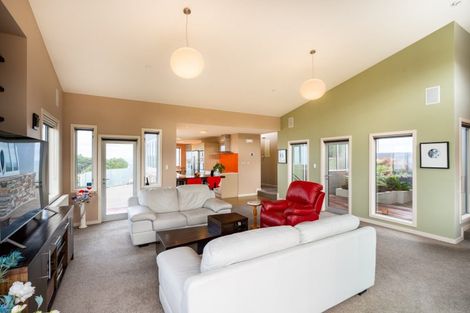 Photo of property in 14 Highgrove, Saint Clair, Dunedin, 9012