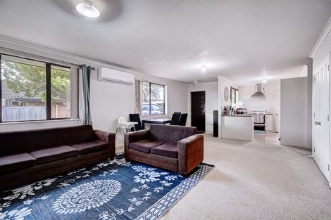 Photo of property in 11 Plumstead Rise, Glen Eden, Auckland, 0602