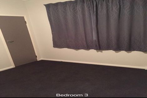 Photo of property in 31 Staincross Street, Green Bay, Auckland, 0604