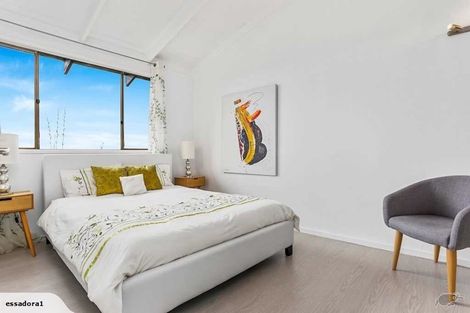 Photo of property in 1/813 East Coast Road, Northcross, Auckland, 0630