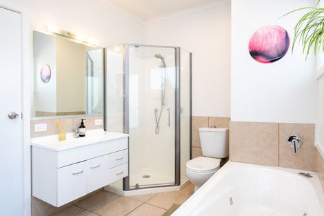 Photo of property in 7 Gow Avenue, Haumoana, 4102